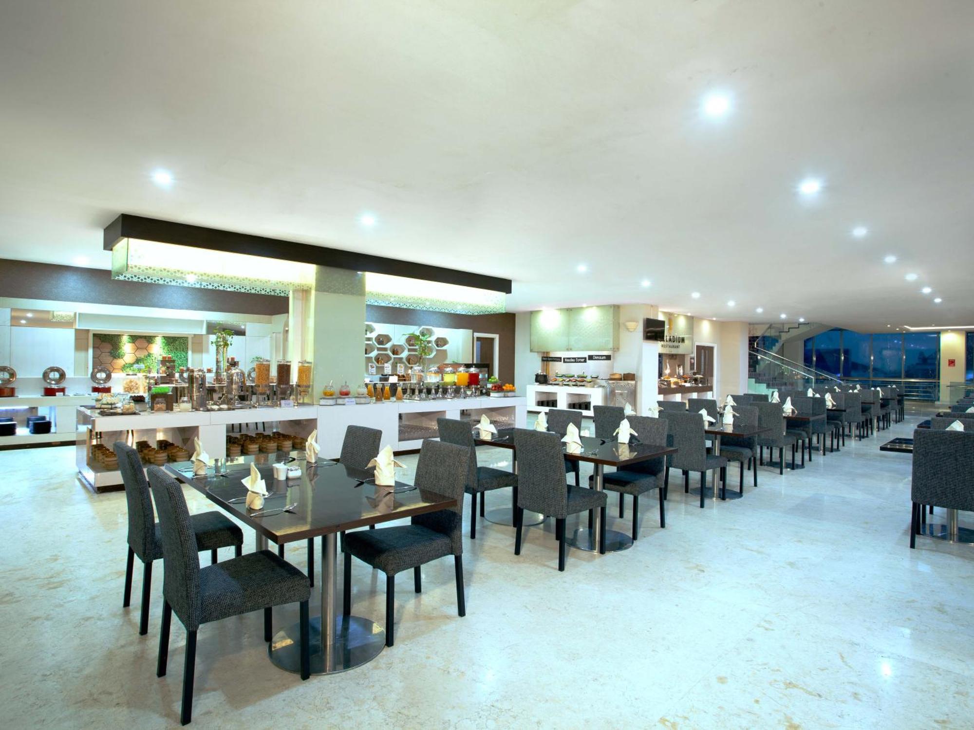 Platinum Hotel & Convention Hall Balikpapan Zewnętrze zdjęcie